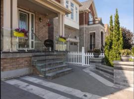 Comfortable & Cozy 2BR Hideaway，位于布兰普顿的酒店