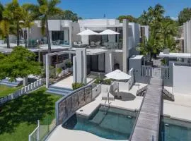 Luxury Riverside Escape
