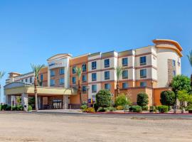 Comfort Suites Glendale - State Farm Stadium Area，位于格伦代尔的酒店