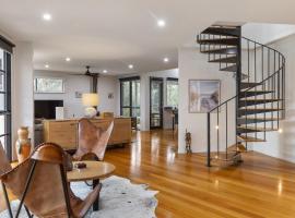 Stylish 3-Bedroom and Outdoor Grill and Pizza Oven，位于Drysdale的酒店
