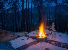 Alaya Stays Pine Shadow Flamingo Suite with Views & Restaurant