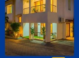 EKO STAY - Solace Villa I Charming Villa close to Candolim Beach，位于坎多林的酒店