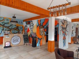 The Rustic Jibhi - Backpackers Hostel，位于吉布的酒店