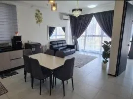 Urban Suites Georgetown Penang - Affordable - Luxurious Stay with Sea & Georgetown Views by Qistina