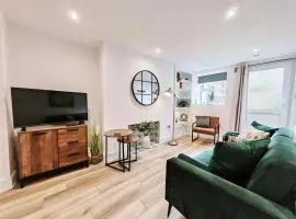 Contractor-Friendly 2-Bed Apartment - Fast WiFi and Free Overnight Parking
