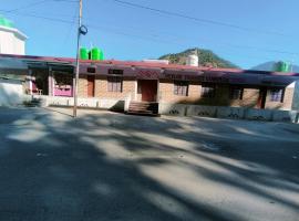 Devlok Tourist Complex，位于Barkot的酒店