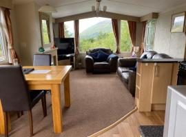 Beautiful Bright holiday let, 5 Miles from Dornie，位于Sallachy的酒店