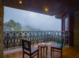 Alaya Stays Pine Shadow Fuchsia - Hillside Retreat with Restaurant