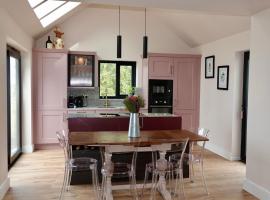 Firth View 1 - Country Escape with Sea Views of Arran!，位于艾尔的酒店