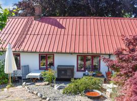 2 Bedroom Stunning Home In Simrishamn，位于锡姆里斯港的酒店