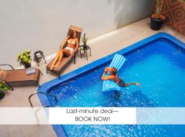 Suite 3 Jaguar - Beach & Pool 2 BR Condo，位于巴希利托的酒店