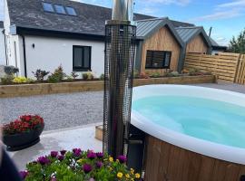 Firth View 2 - Country Escape with Sea Views of Arran!，位于艾尔的酒店
