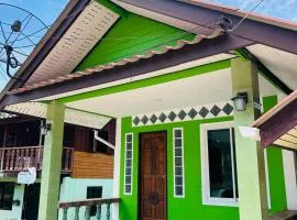 Lamsai AC Sea House Green