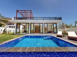 Villa Bacchanalia - 2-bedroom Villa with Pool & Roof Top - Ocean view