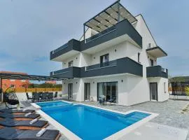 Villa JoMaNi with heated pool