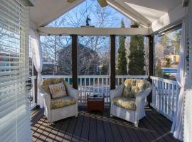 Gorgeous 1BR Tiny Home with Pool and Bocce，位于弗拉特罗克的酒店