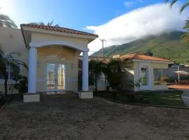 Lujosa casa vacacional con piscina privada，位于Playa Guacuco的乡村别墅