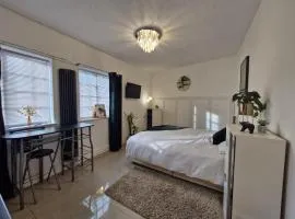 Beachside Retreat - Pets Ok - Free Parking