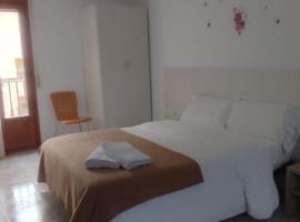 Bar Hostal Berge，位于Berge的酒店