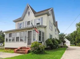 Lottie's Lookout - In town; Pet friendly; Fire pit!