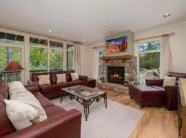 Luxe Home Minutes To Skiing Hot Tub
