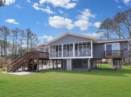 Our Happy Place - Pet friendly & waterfront!