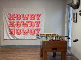 A Place to Stay Reservations Rooms，位于班德拉的酒店