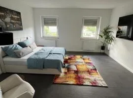 Modernes Zimmer am Campus 1 mit Gemeinschaftsbad