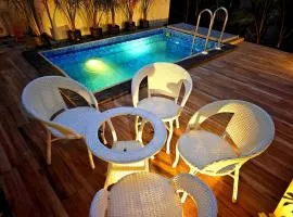 Noach Villa, Spacious with Private Pool just 30 km from E-City