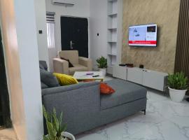 Private Room 5G Wifi Work Desk Fridge，位于Sangotedo的酒店
