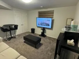 Private luxury Guest Suite in Winnipeg, Separate Entrance and Free Parking