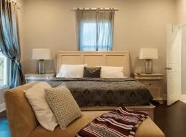 Luxury King Bed Room Private Entry and Bathroom