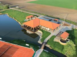 Rooms & Restaurace Na Jitrách，位于Semice的酒店