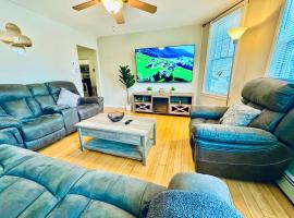 Bright, Stylish & Cozy 2Bed Unit w/Backyard & Grill Close to NYC!，位于Haledon的酒店