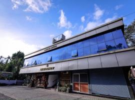 Hotel WINTERGATES，位于Padinjarathara的酒店