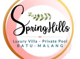 SpringHills Villa Panderman Batu - Private Pool，位于特勒贡的酒店