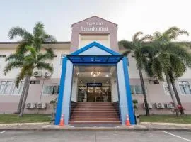 Top Inn Hotel พร้อมอาหารเช้า ใกล้วัดป่าวังน้ำเย็นและสถานที่ท่องเที่ยว