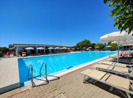 Long Beach Village Residence sul mare spiaggia privata inclusa，位于丽都阿德里亚诺的公寓