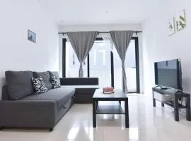 Chic Suasana JB Suite Cozy Stay with Balcony