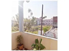 UJJAIN BUDGET HOTEL - S H R E E - R A M - K U T I - Near Mahakar Temple - River - Railway Station - Free Wi-fi- Power Backup - Perfect Location with Comfortable Room - BEST HOMESTAY IN UJJAIN