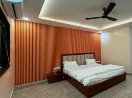 Hotel sharma inn，位于赖布尔的酒店
