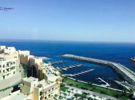 Dream Inn Apartments - Luxury 2 BR Mina Al Fajer - Harbor View - Al Fujairah，位于Rūl Ḑadnā的酒店