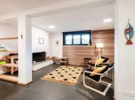 Modern Flat by Quokka 360 - In the hills bordering Italy