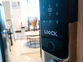 Casa Lolanthe Fully Furnished Studio Unit，位于Pasong Bayog的带泳池的酒店