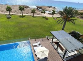 Beachfront Luxury Villa Glory，位于阿依纳帕的酒店