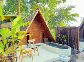 Triangle House and private hot spring，位于金塔马尼的酒店