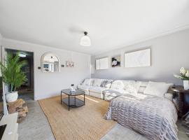 Old Pen Cottage - Cotswolds Peaceful Retreat，位于威特尼的酒店