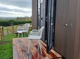 Bruce Farm Alpaca Cabin 3 by Tiny Away，位于巴尔克拉萨的酒店