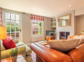 Adorable cottage with a log burner in heavenly village - Constable Lodge