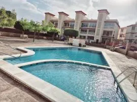 Appartement cosy avec 2 chambres et piscine commune